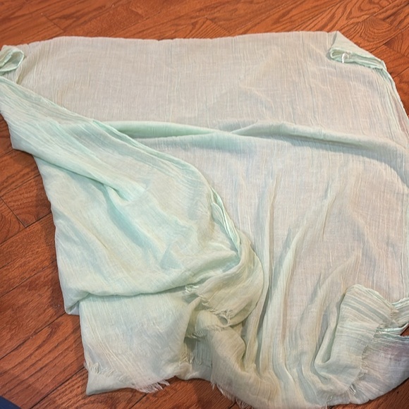 Lime green wrap around big beautiful scarf 72 inches long and 35 inches wide - Picture 4 of 5